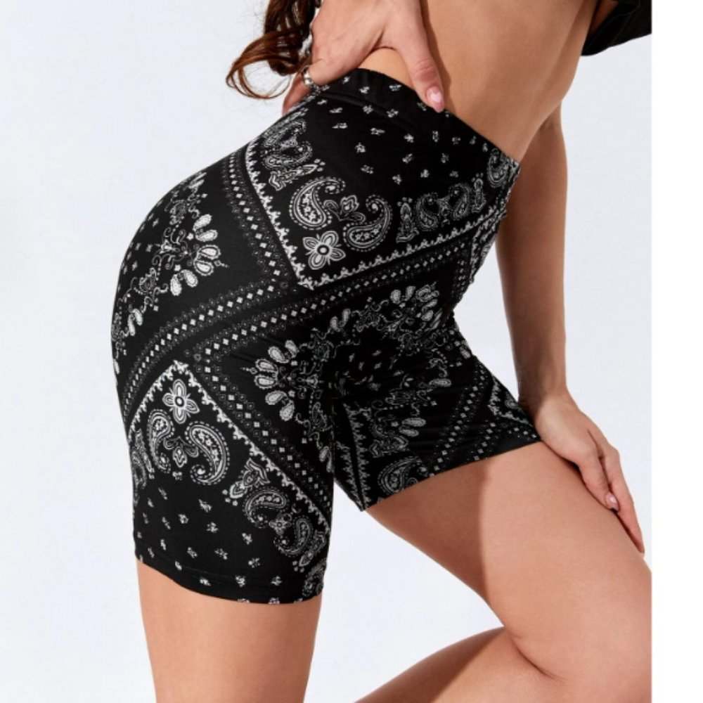 Black Bandana Paisley Biker Shorts Size 4 size 6 - Picture 4 of 4